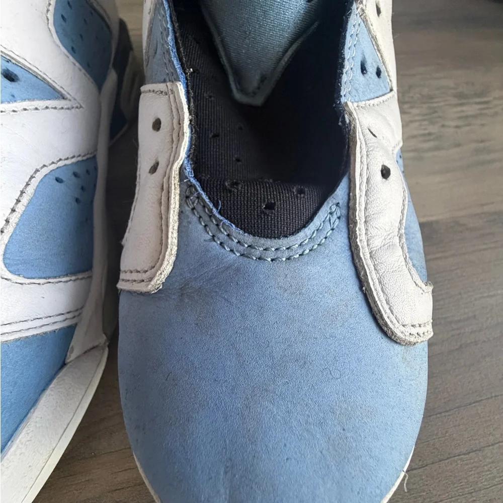 Air Jordan 6 Retro UNC Size 7Y University Blue